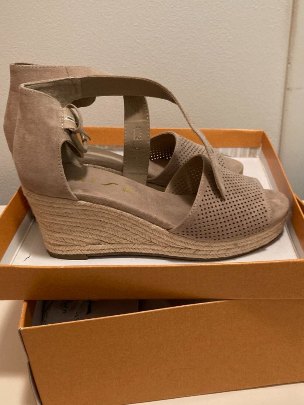 Universal Thread Taupe Espadrille Wedge Sandals, Size 6.5